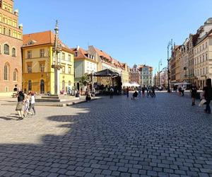 Gitarowy Rekord Świata 2024 we Wrocławiu rozpoczęty! Tak od samego rana wygląda teraz Rynek 