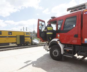 Kontrolowane zderzenie pociągu z osobówką