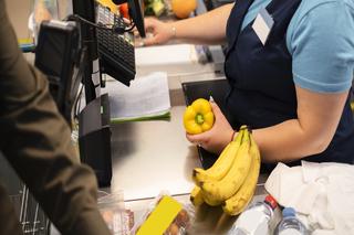 Sprytny trick z bananem i bułką. Dzięki niemu zakupy będą o wiele łatwiejsze!