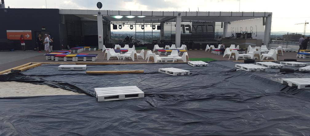 Plaża na dachu w centrum Rzeszowa