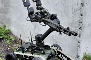 Robot PIAP Gryf uzbrojony w strzelbę