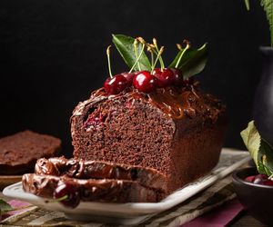 Ani jogurt, ani maślanka. Najlepsze ciasto czekoladowe robię z tym składnikiem w 10 minut 