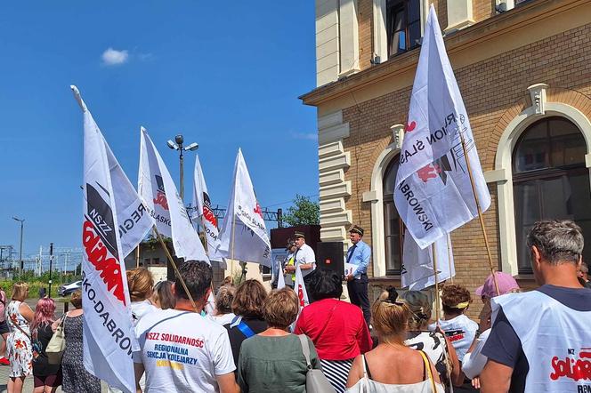 Protest przed siedzibą PKP Cargo w Tarnowskich Górach