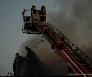 Pożar akumulatorowni na poddaszu zakładu przetwórstwa drobiu w Kawle