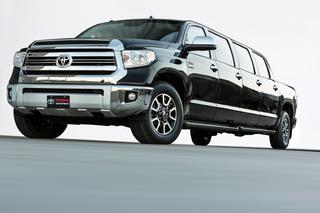 Toyota Tundrasine Concept: osiem drzwi w pick-upie