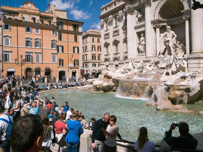 WOJNA O MILIONY Z FONTANNY.