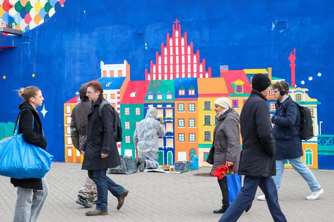 Świąteczny mural na "patelni" w Warszawie