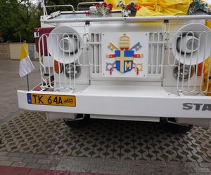 Noc Muzeów 2025. Samochód papieski w Kielcach