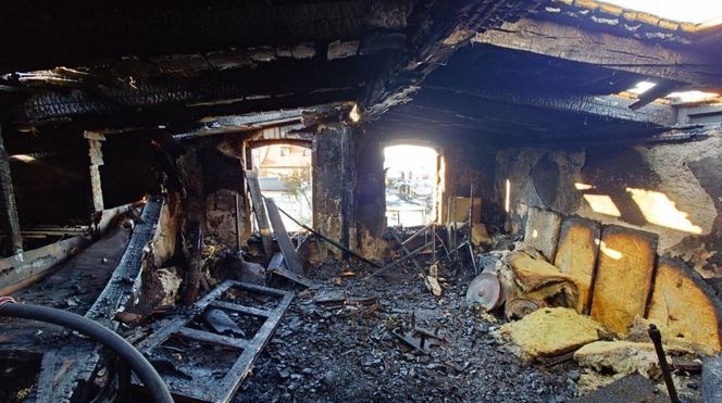 Remiza OSP Hel zniszczona w pożarze. Ruszyła zbiórka