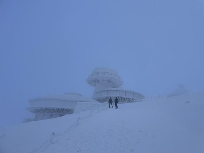 Sroga Śnieżka zimą! Te zdjęcia robią wrażenie! [GALERIA]