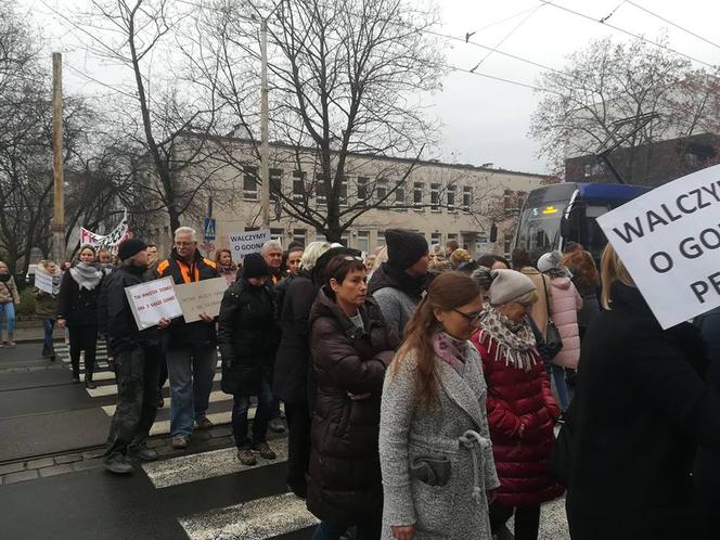 Pracownicy sądów protestują we Wrocławiu