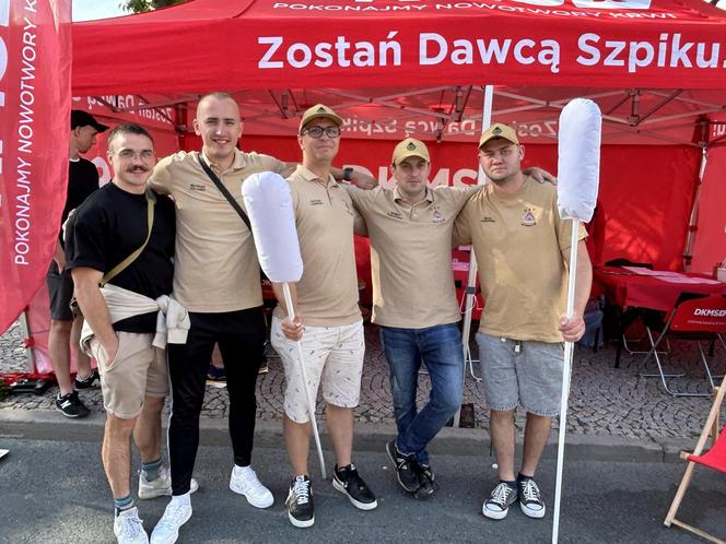 998 strażaków weszło na Śnieżkę. Na szczyt Karkonoszy poszli z ważnym przesłaniem