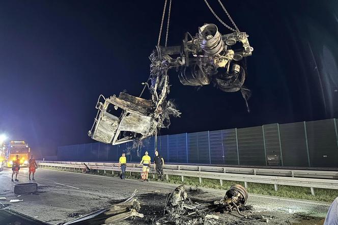 Wypadek na autostradzie A1. Spłonął TIR. Trasa była zablokowana kilkanaście godzin