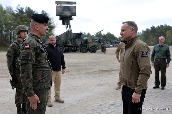 Prezydent Andrzej Duda na ćwiczeniach z żołnierzami w Ustce