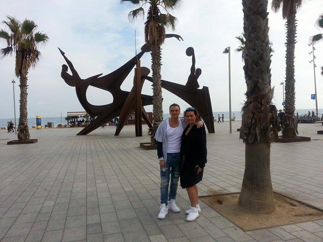 RADEK  LISZEWSKI Z ŻONĄ W BARCELONIE