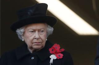 Królowa Elżbieta II zagrożona? Na jej dwór wparował 19-latek z kuszą!