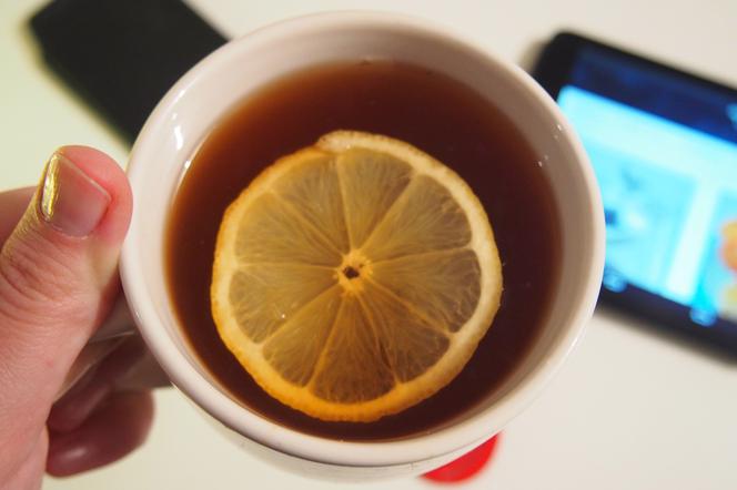 Herbata z cytryną szkodzi zdrowiu! Dlaczego?