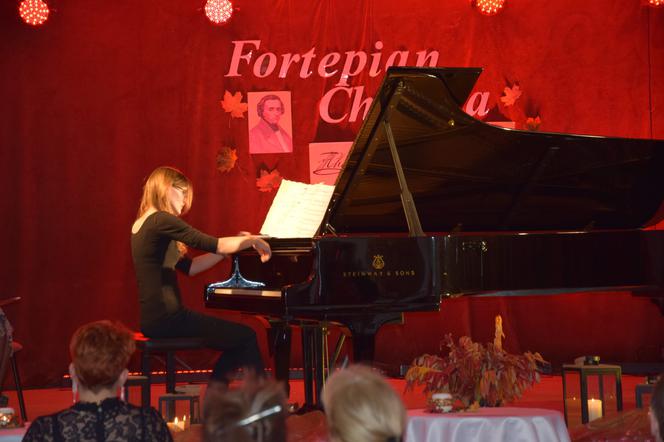 Koncert wybitnego pianisty i uzdolnionej stypendystki w Lasecznie