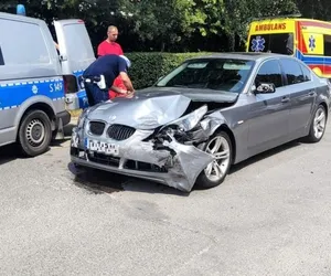 Pościg policji za nietrzeźwym kierowcą BMW w Kielcach! To były sceny jak w filmie akcji. Mężczyzna spowodował kolizje i rozbił auto