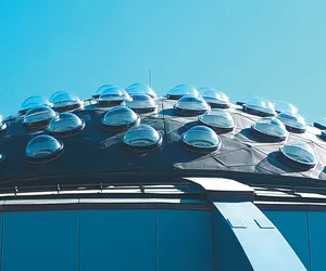 Światło, bryła, sztuka: życie w architekturze według FAKRO