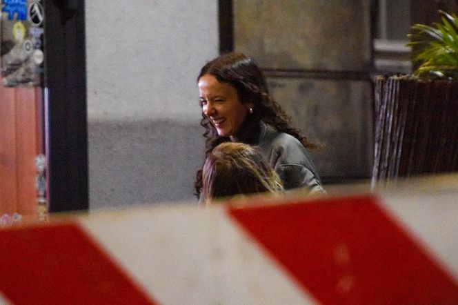 Monika Brodka winko papierosek i taksówka