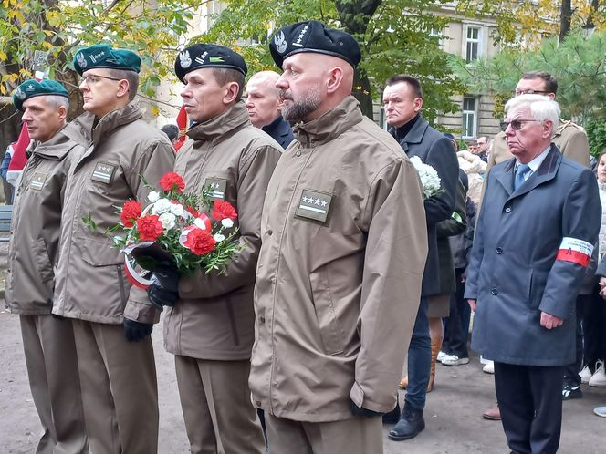 Zapalono znicze dla rozstrzelanych mieszkańców Leszna. W rocznicę tragicznych wydarzeń [ZDJĘCIA]