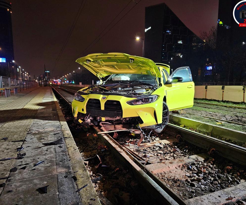 Wypożyczył auto za 500 tysięcy złotych i rozbił je na torowisku. 29-latek trafił do szpitala