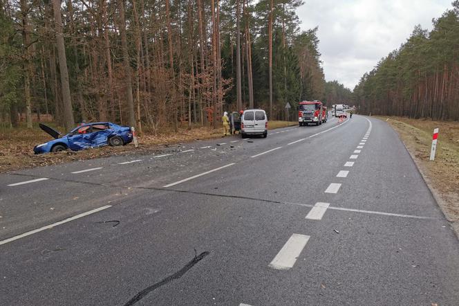 Wypadek na DK 16. Dwie osoby ranne. Trasa Olsztyn - Gietrzwałd zablokowana! [FOTO]