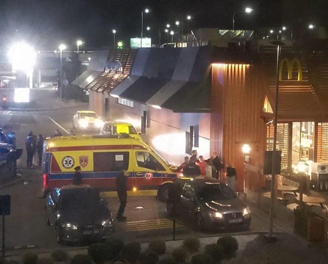 18-latek wyciągnął broń i strzelił mężczyźnie w twarz! Dramat pod McDonald's w Poznaniu