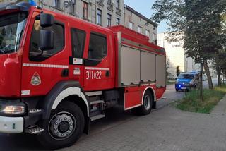 W pustostanie w centrum Łodzi zawalił sie dach. 7 zastępów strażaków  przeszukuje gruzowisko