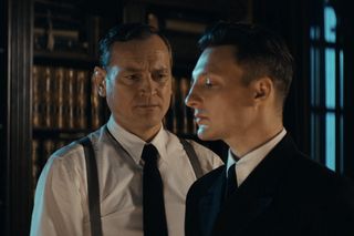 Zatoka szpiegów 2, odcinek 13. Jorg (Maciej Kucharski), Bergman (Paweł Ławrynowicz)