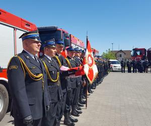 Świętowali strażacy w Lesznie. Były podziękowania, awanse i wyróżnienia [FILM/ZDJĘCIA]