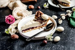 Mazurek chałwowy: przepis na obłędne ciasto wielkanocne
