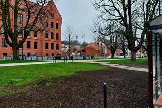 Jak teraz wygląda rewitalizowany plac Kościelech. Porównaj najnowsze zdjęcia z wizualizacjami 