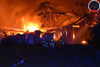 Warszawa. Pożar hal magazynowych w Kawęczynie [ZDJĘCIA]