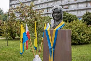 Popiersie Krystyny Bochenek stanęło na placu Grunwaldzkim w Katowicach