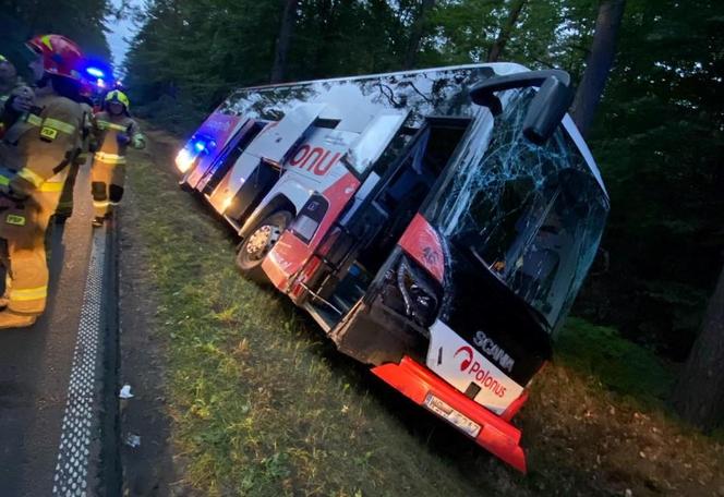 Wypadek koło Rypina. Autobus jadący z Grudziądza do Warszawy zderzył się z osobówką