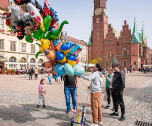 Tak wrocławianie spędzają Wielkanoc 2024. Zamiast siedzenia przy stole, spacery i kolejki po lody