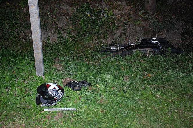 Kolejny koszmar z udziałem motocyklisty na Podkarpaciu: Stracił panowanie nad hondą i uderzył w skarpę [ZDJĘCIA]