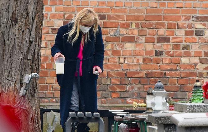 Olejnik uczciła rocznicę śmierci matki