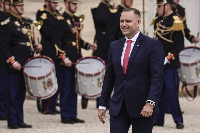 Nawrocki spotkał się z Macronem