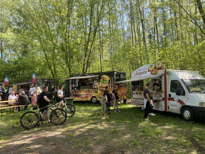 Festiwal Samków Food Trucków w Olsztynie 2024. Nad Ukielem można zjeść dania z całego świata [ZDJĘCIA]