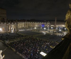 Pilne wieści z Watykanu. Piszą o nocy papieża. To już dwunasta doba