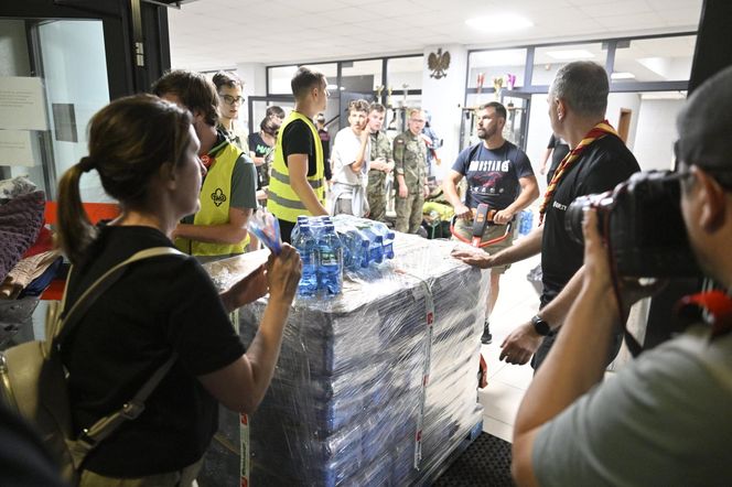 Pożar w Ząbkach. Wielkie poruszenie! Ludzie z całego miasta ruszyli z pomocą 