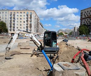 Budowa tramwaju do Dworca Zachodniego, skrzyżowanie ul. Grójeckiej i Bitwy Warszawskiej 1920 Roku