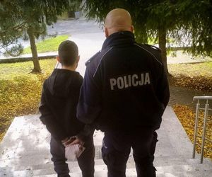 20-latek podał kurierowi nieistniejący adres. To był główny punkt jego planu. Policjanci mówią o nim perfidny sprawca. Do pomocy wziął 16-latka!