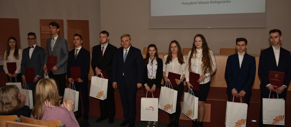 Prezydent Białegostoku wyróżnił najlepszych uczniów białostockich zawodówek [ZDJĘCIA]