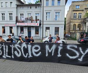  Inowrocław. 27-latek zmarł w czasie interwencji policji. Ponad 100 osób protestowało pod komendą [ZDJĘCIA]