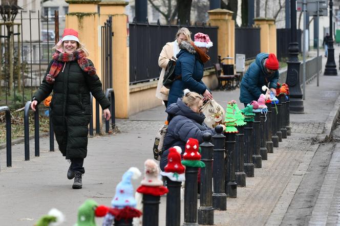 Słupki na ulicy Kawęczyńskiej 