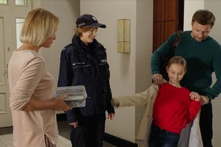 	M jak miłość odc. 1813. Hania (Wiktoria Basik), Bartek (Arkadiusz Smoleński), Natalka (Dominika Suchecka), Dorota (Iwona Rejzner)